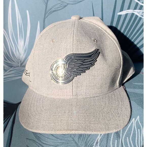 NEW Detroit Red Wings Melonwear Gray Metal Logo TRUCKER BASEBALL HAT CAP - Picture 1 of 7